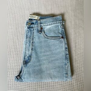 Abercrombie & Fitch 90’s Slim Straight Jeans